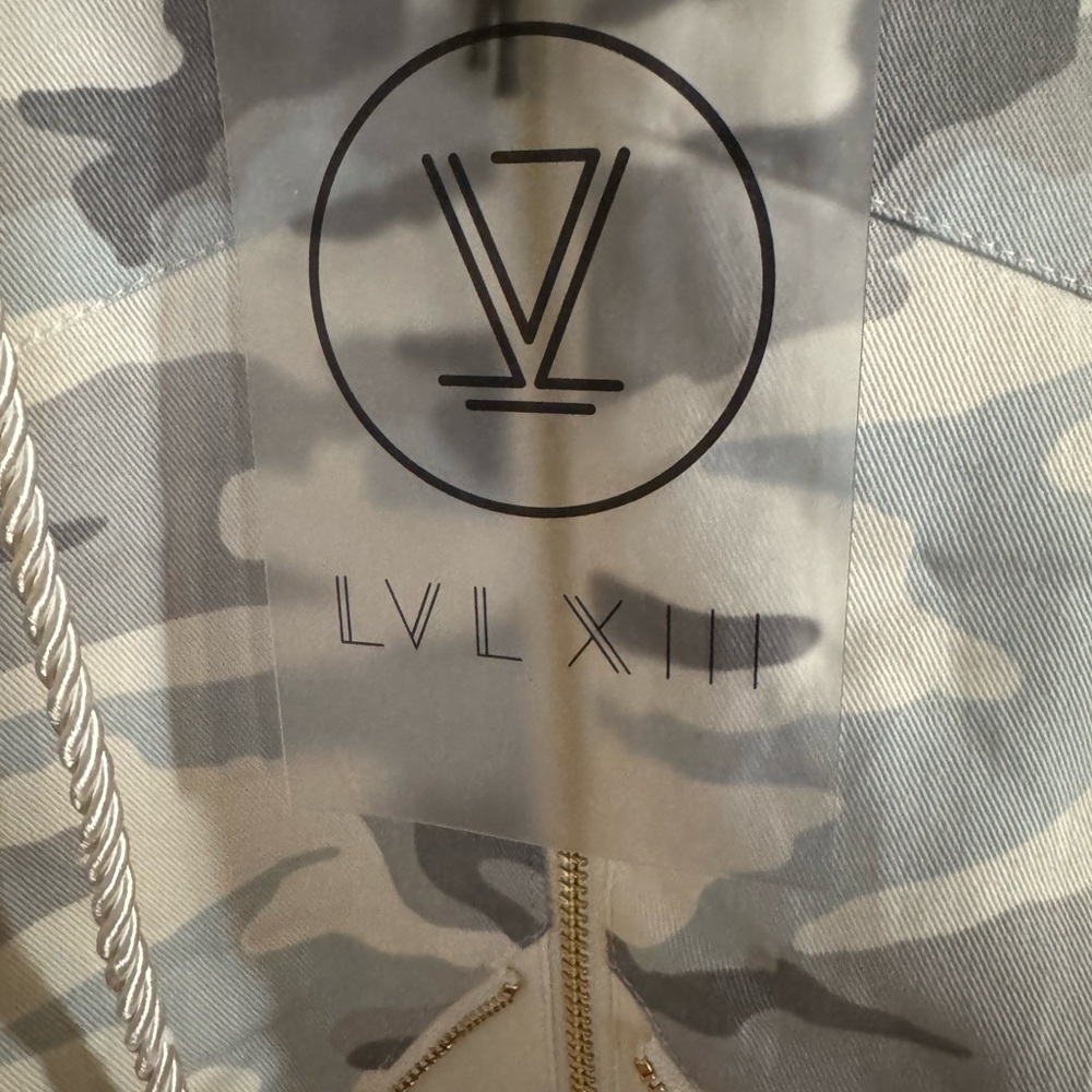 Jason Derulo’s Brand LVL XIII  Camouflage Gray/Cream Performance Jacket/Backpack - Picture 6 of 11
